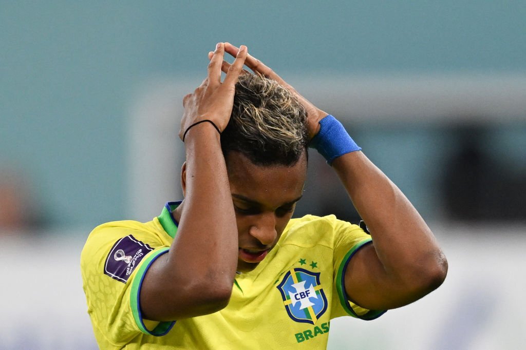 Hàng thủ Thụy Sĩ thất thần sau siêu phẩm của Casemiro 8